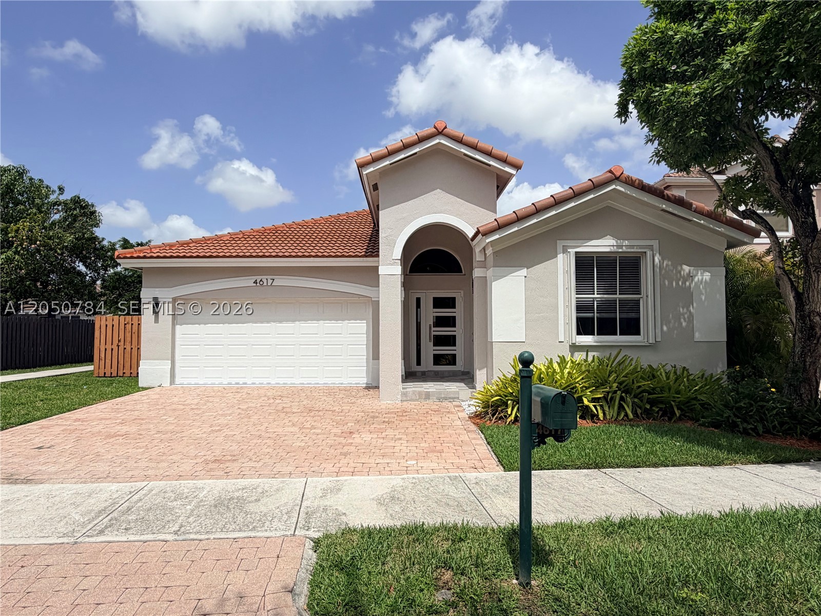 4617 NW 96th Ave - Property Photo 1
