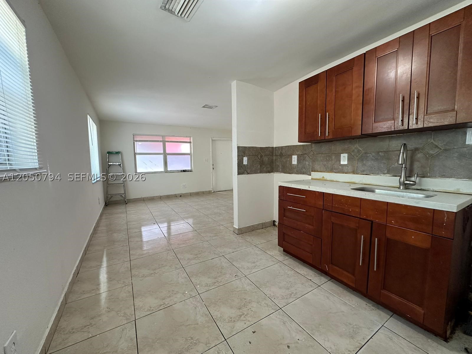623 Nw 9th Ave 3 Property Photo 8