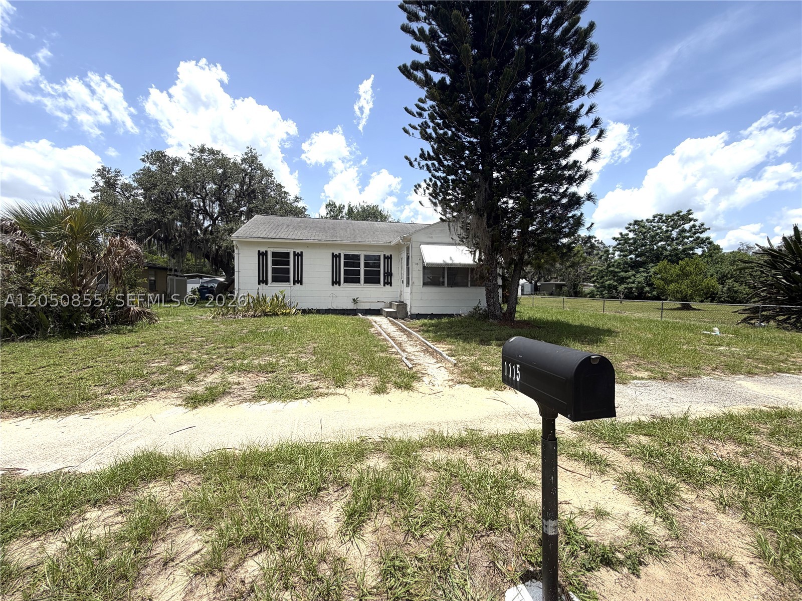 1115 Edgemoor Ave Property Photo 1