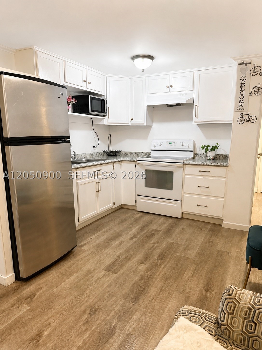 5291 Collins Rd Property Photo 1