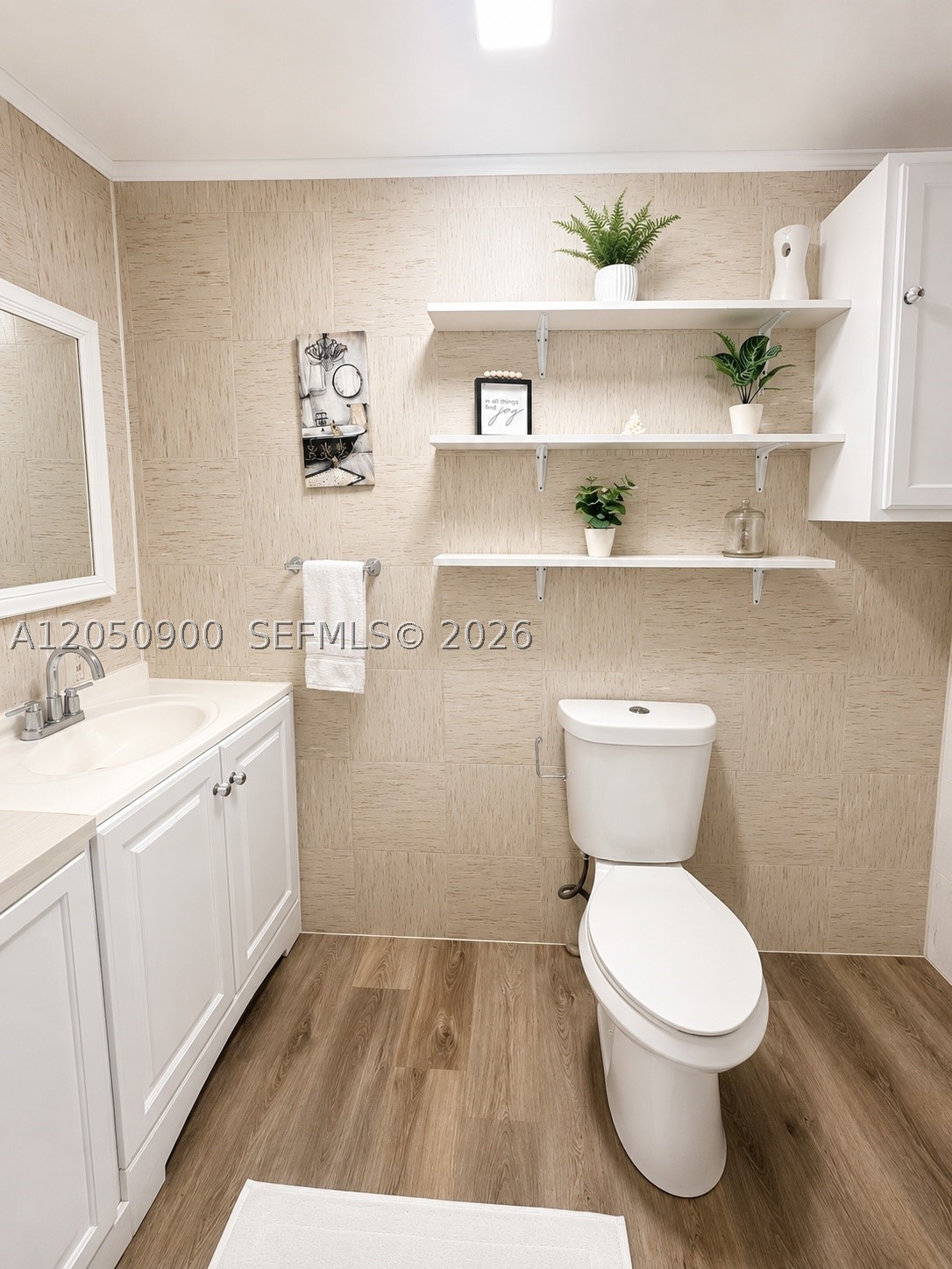 5291 Collins Rd Property Photo 4