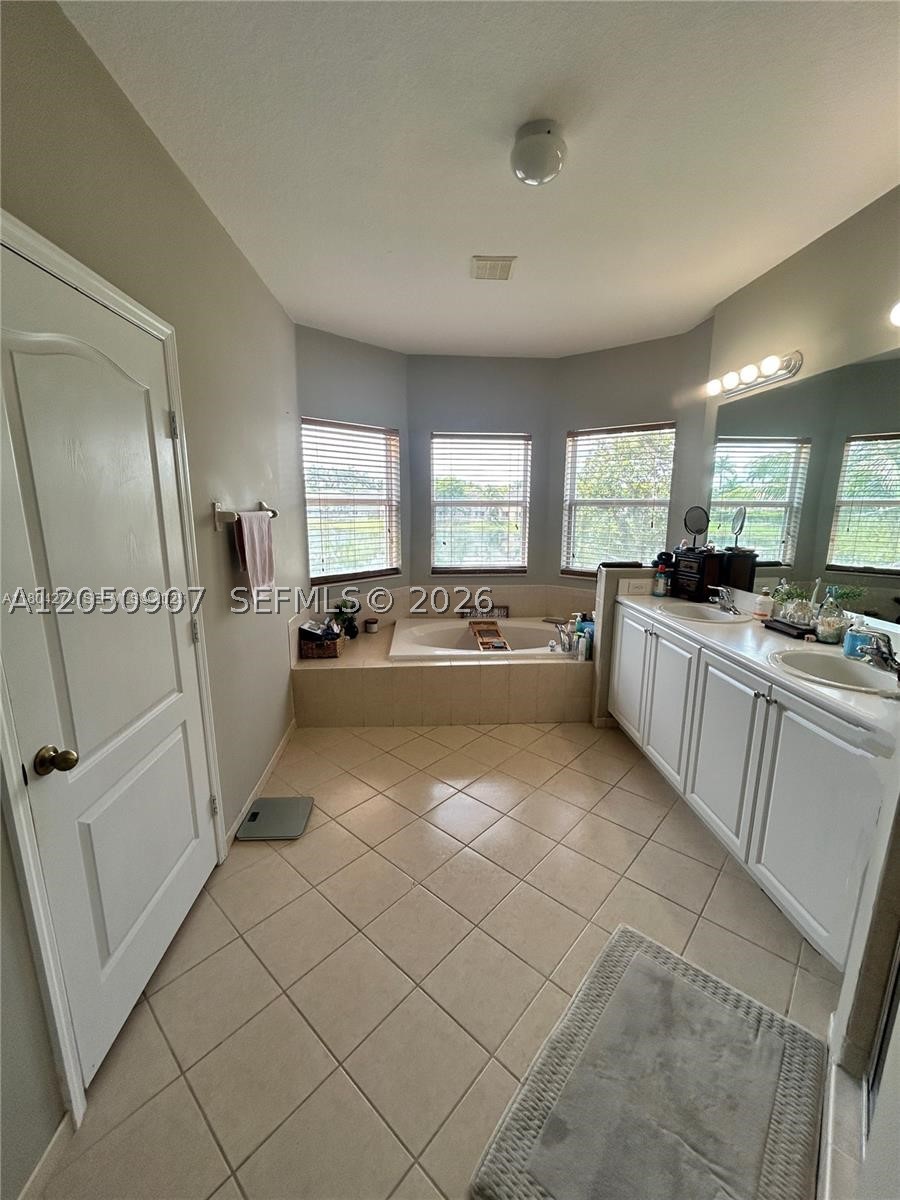 215 Ne 32nd Ter Property Photo 10