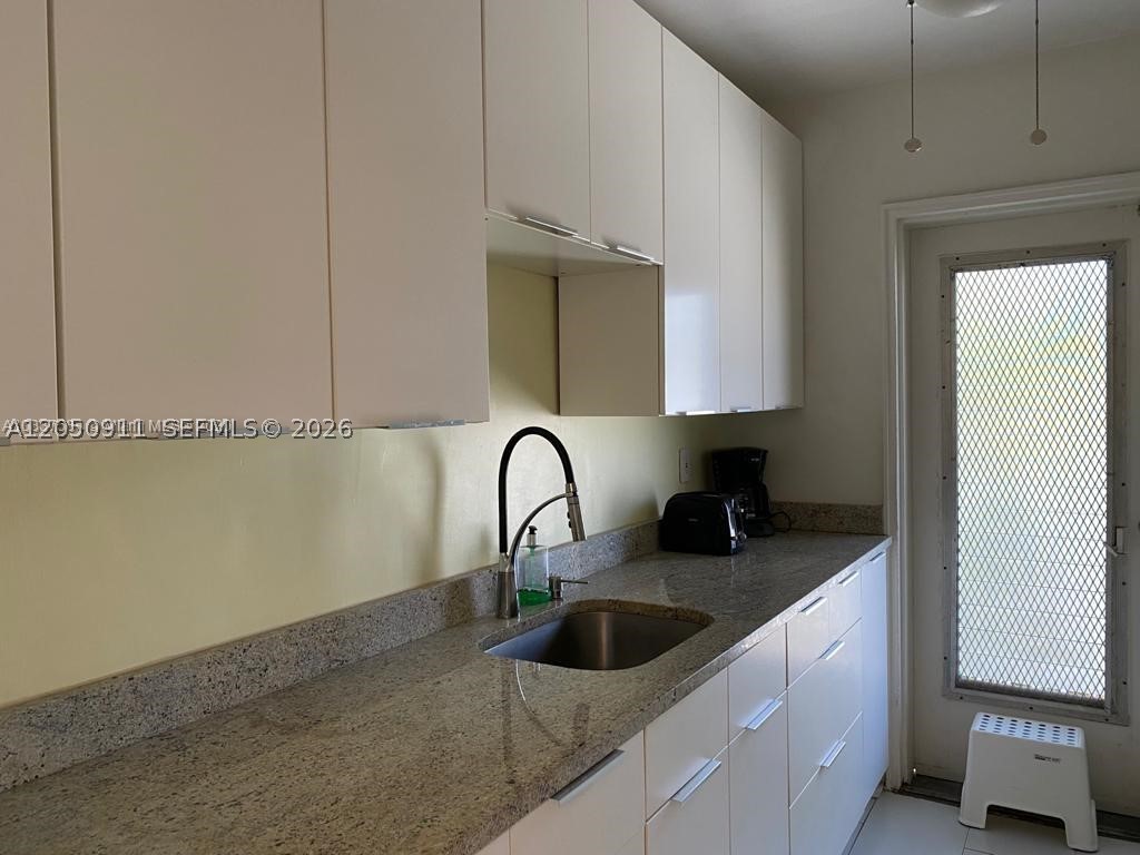 7935 Carlyle Ave 10 Property Photo 3