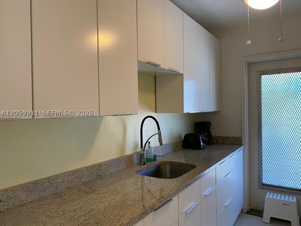 7935 Carlyle Ave 10 Property Photo 6
