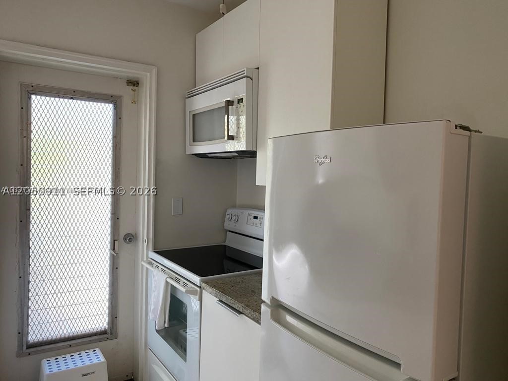 7935 Carlyle Ave 10 Property Photo 7