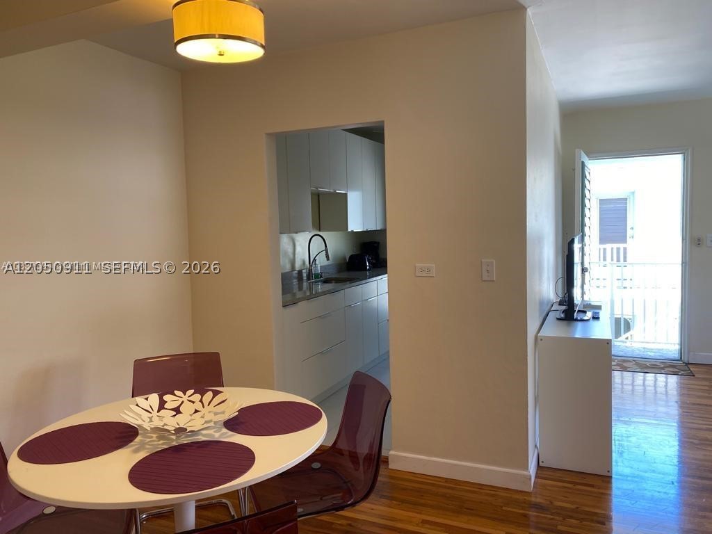 7935 Carlyle Ave 10 Property Photo 8