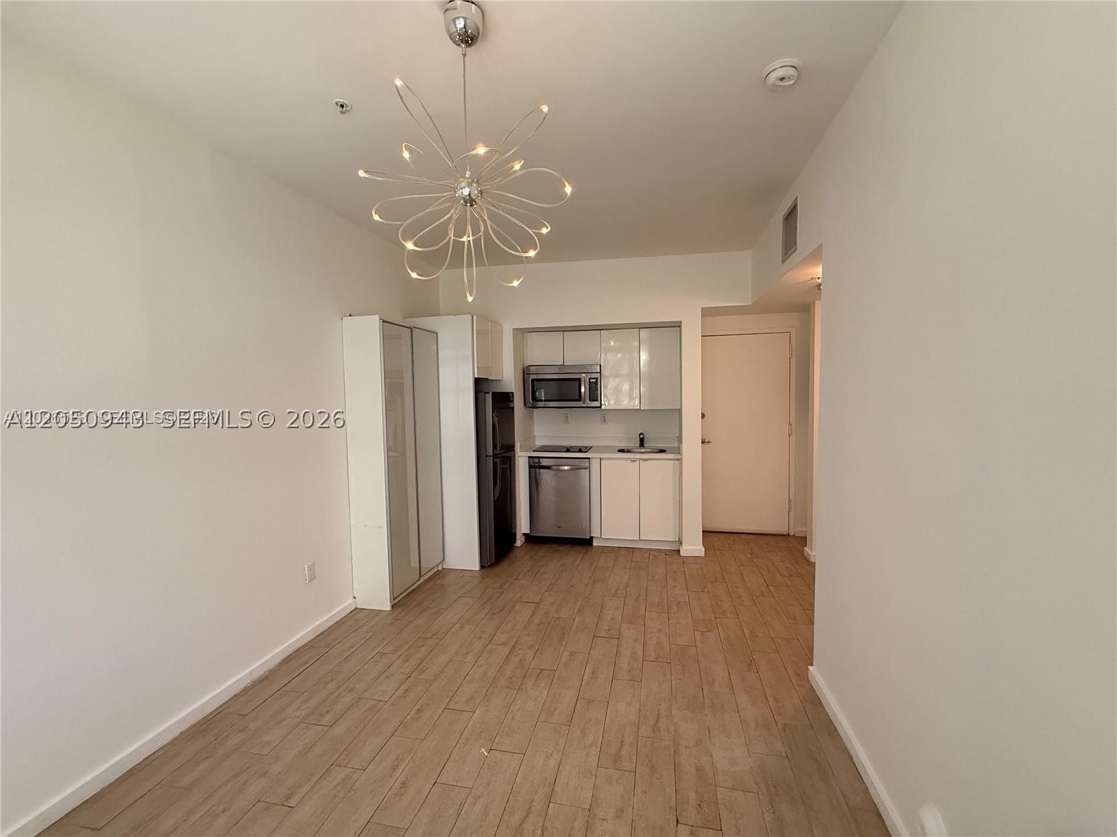 1611 Meridian Ave 202 Property Photo 2