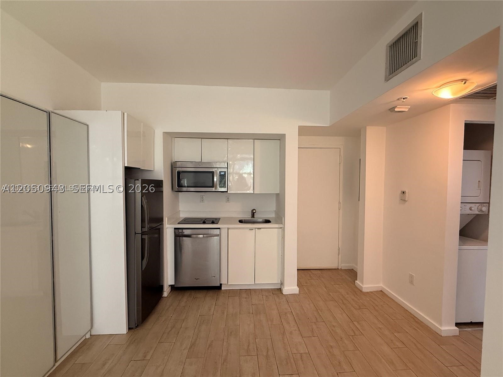 1611 Meridian Ave 202 Property Photo 4