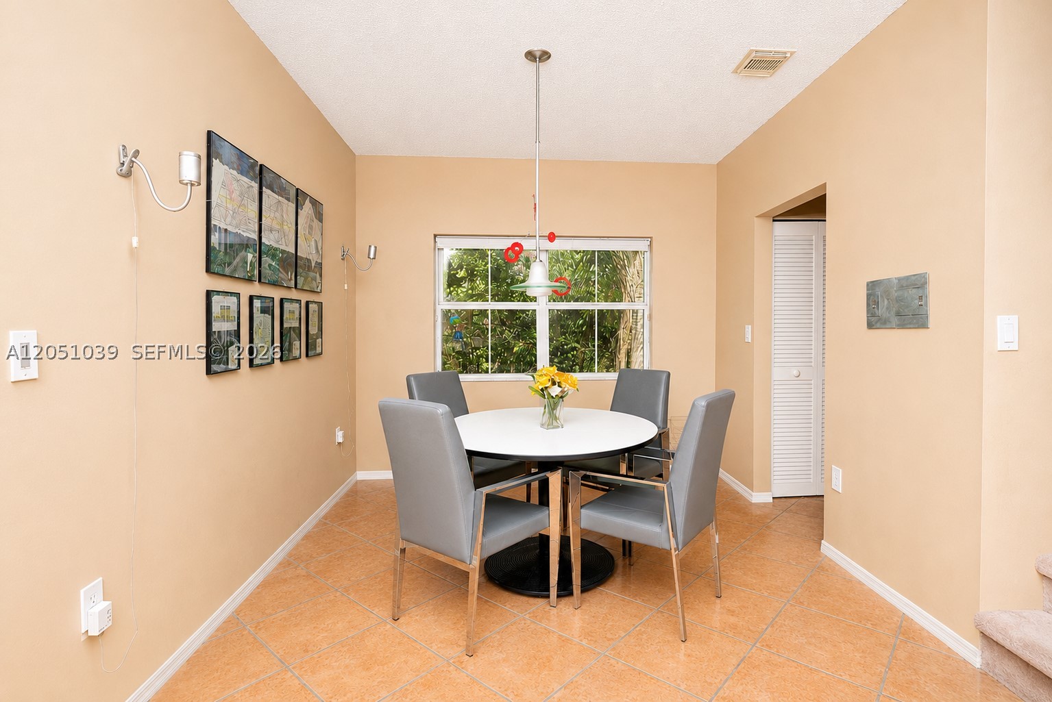 1115 Weeping Willow Way Property Photo 8