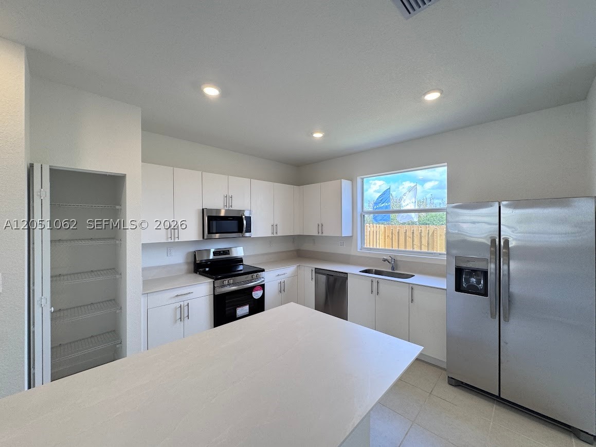 1182 Se Palm Ter . Property Photo 5