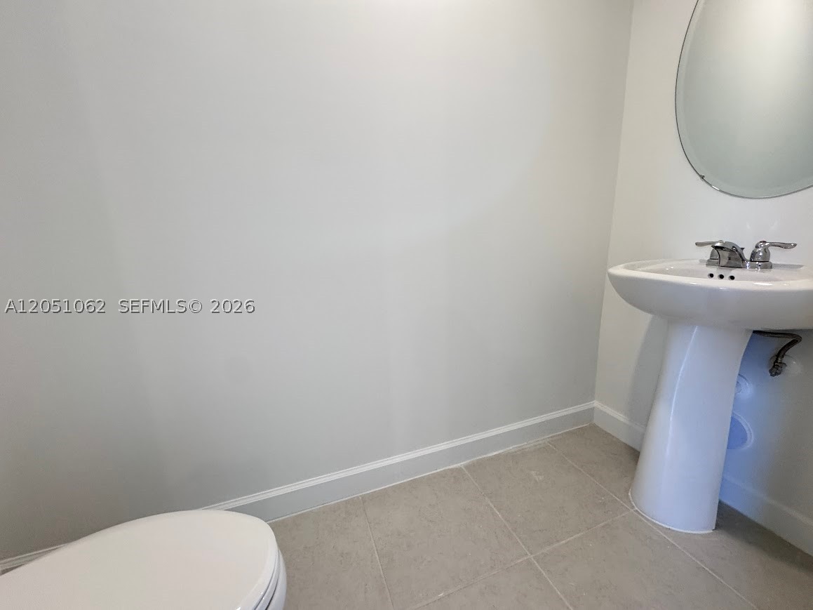 1182 Se Palm Ter . Property Photo 9