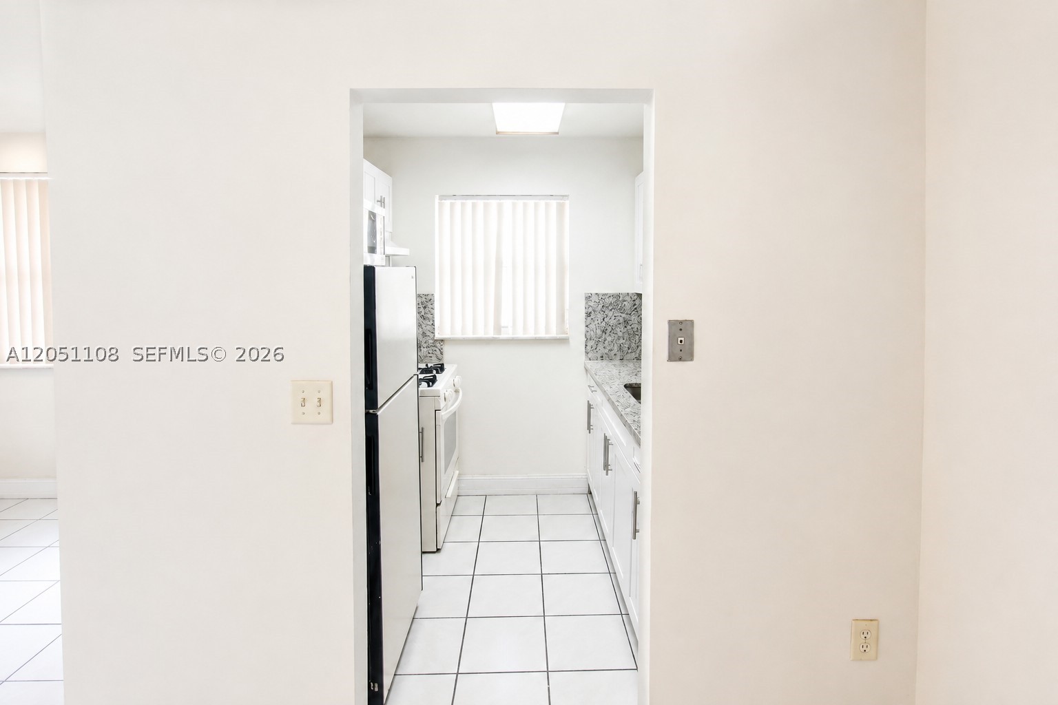 1655 W 44th Pl 304 Property Photo 17