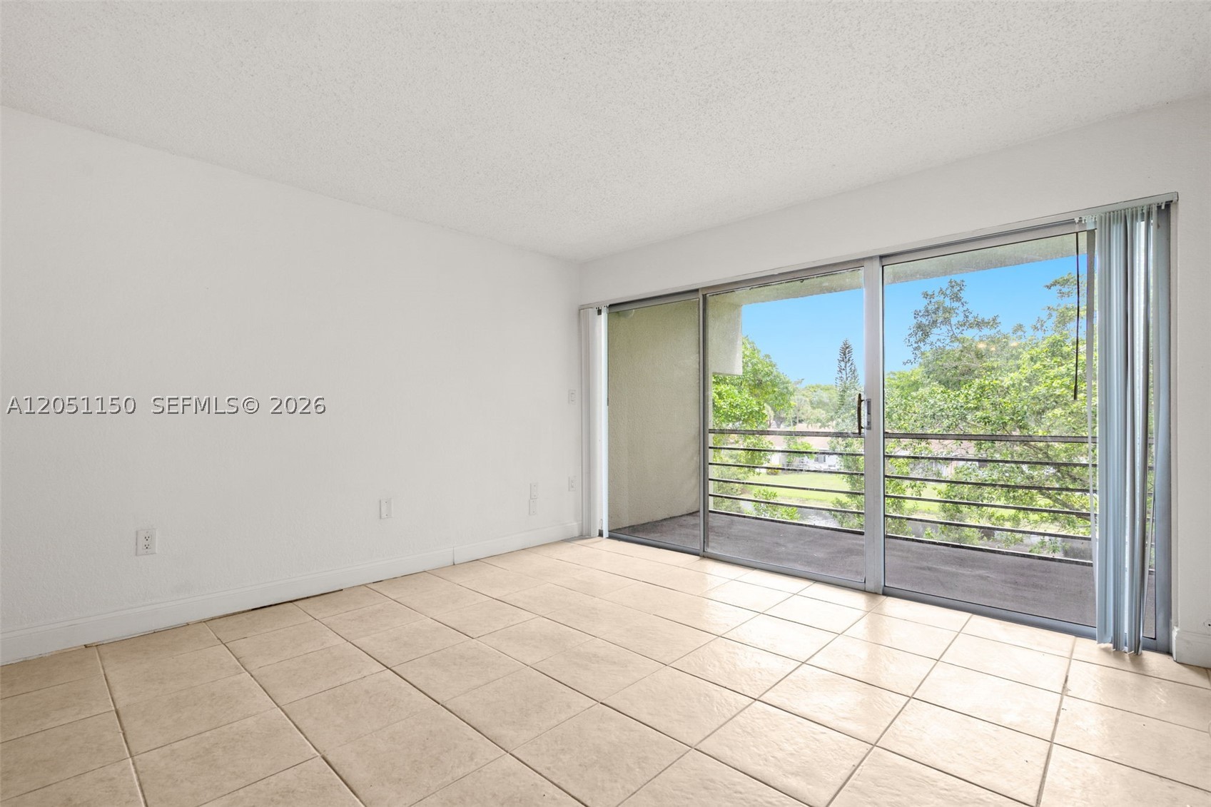 4215 N University Dr 305 Property Photo 9