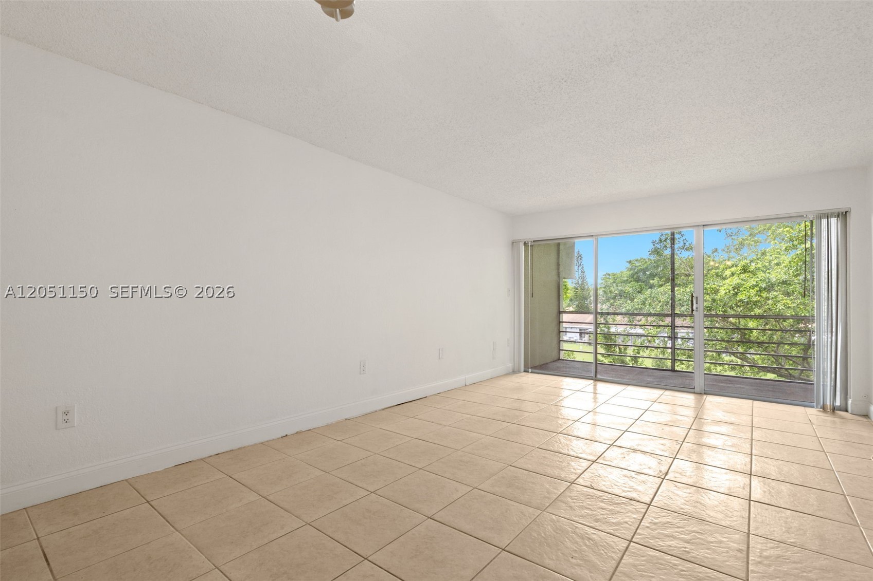 4215 N University Dr 305 Property Photo 11
