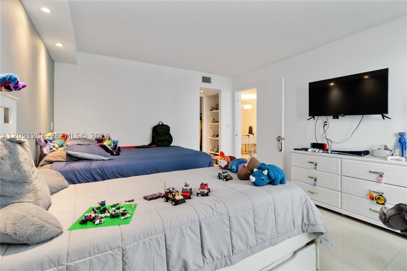100 Bayview Dr 2014 Property Photo 11