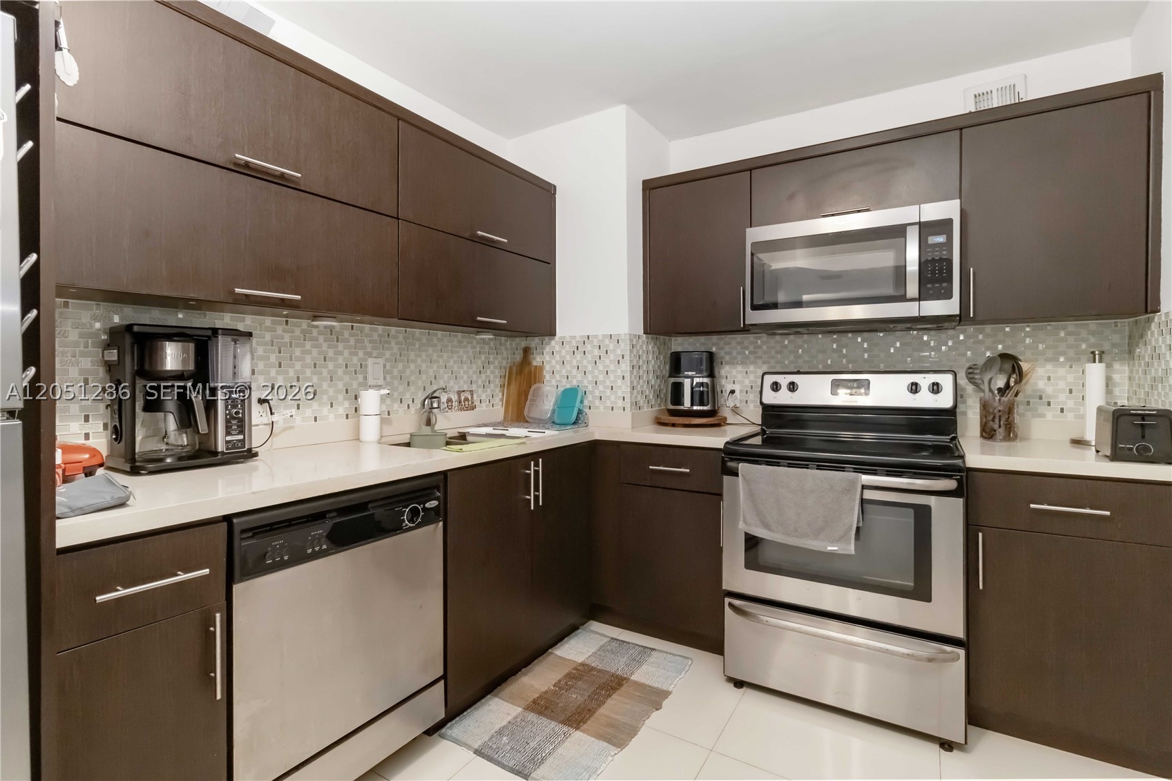 100 Bayview Dr 2014 Property Photo 12