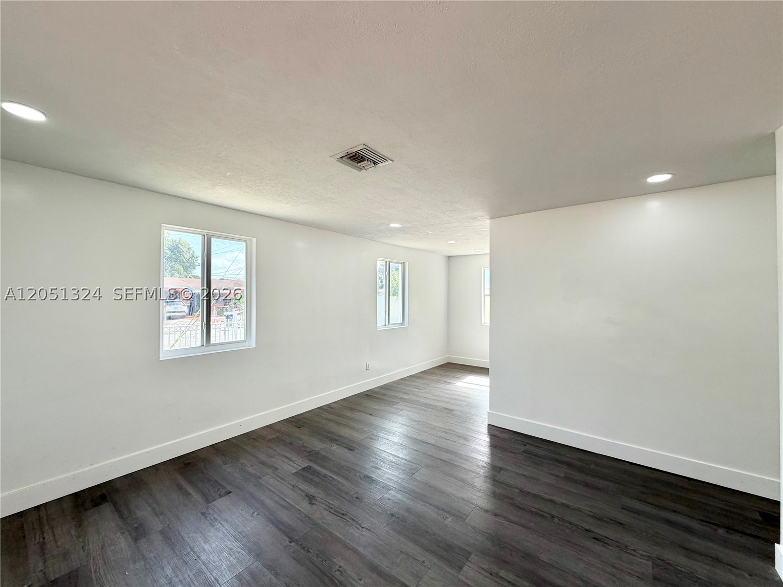 685 Se Park Dr Property Photo 11