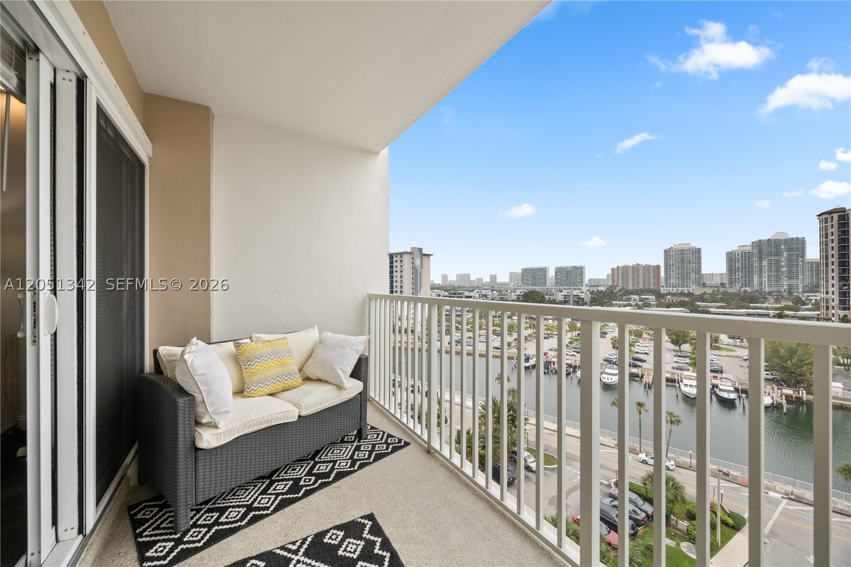 300 Bayview Dr 903 Property Photo 1