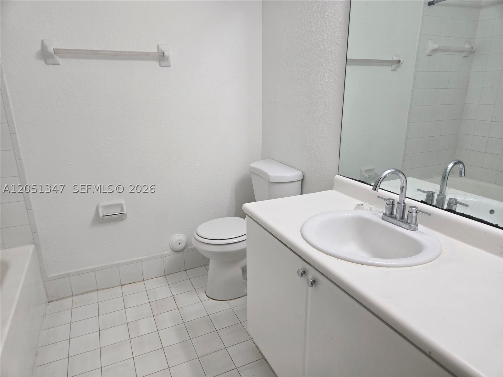 2460 Se 16th Ter 100 Property Photo 13