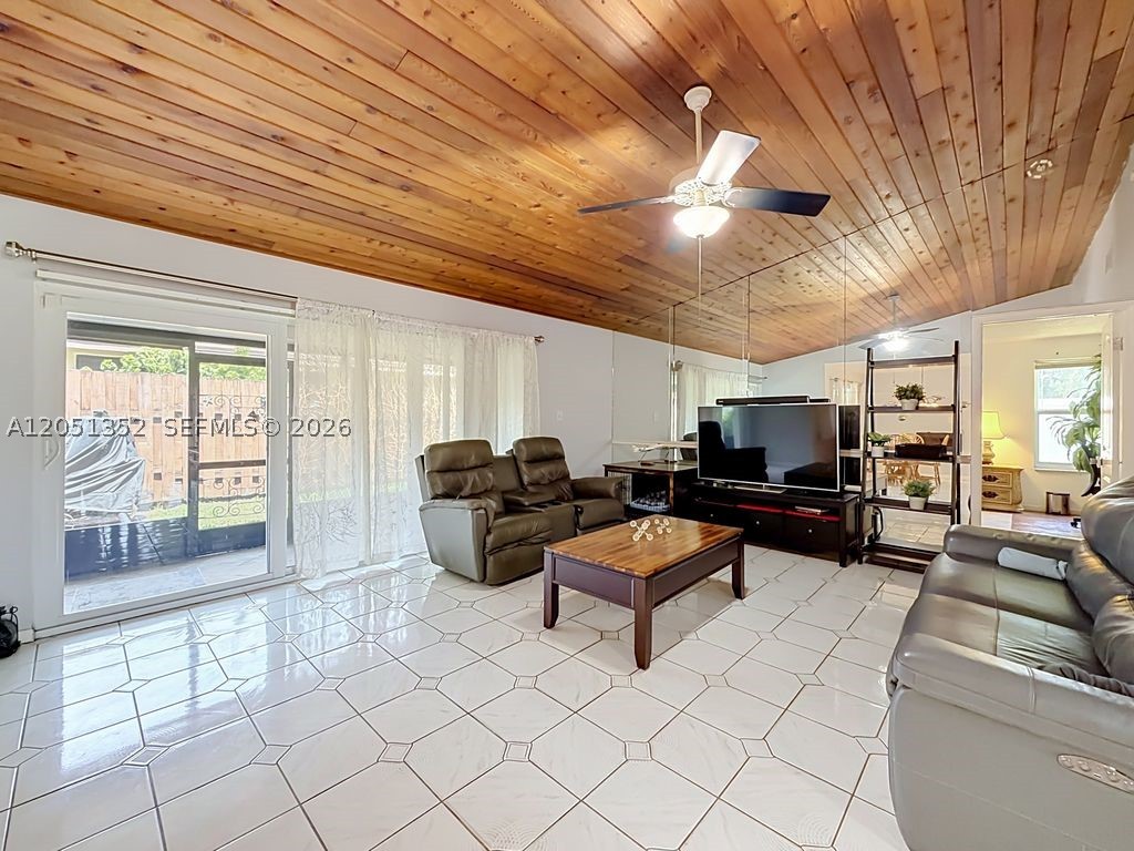 4201 Nw 73rd Ave Property Photo 3