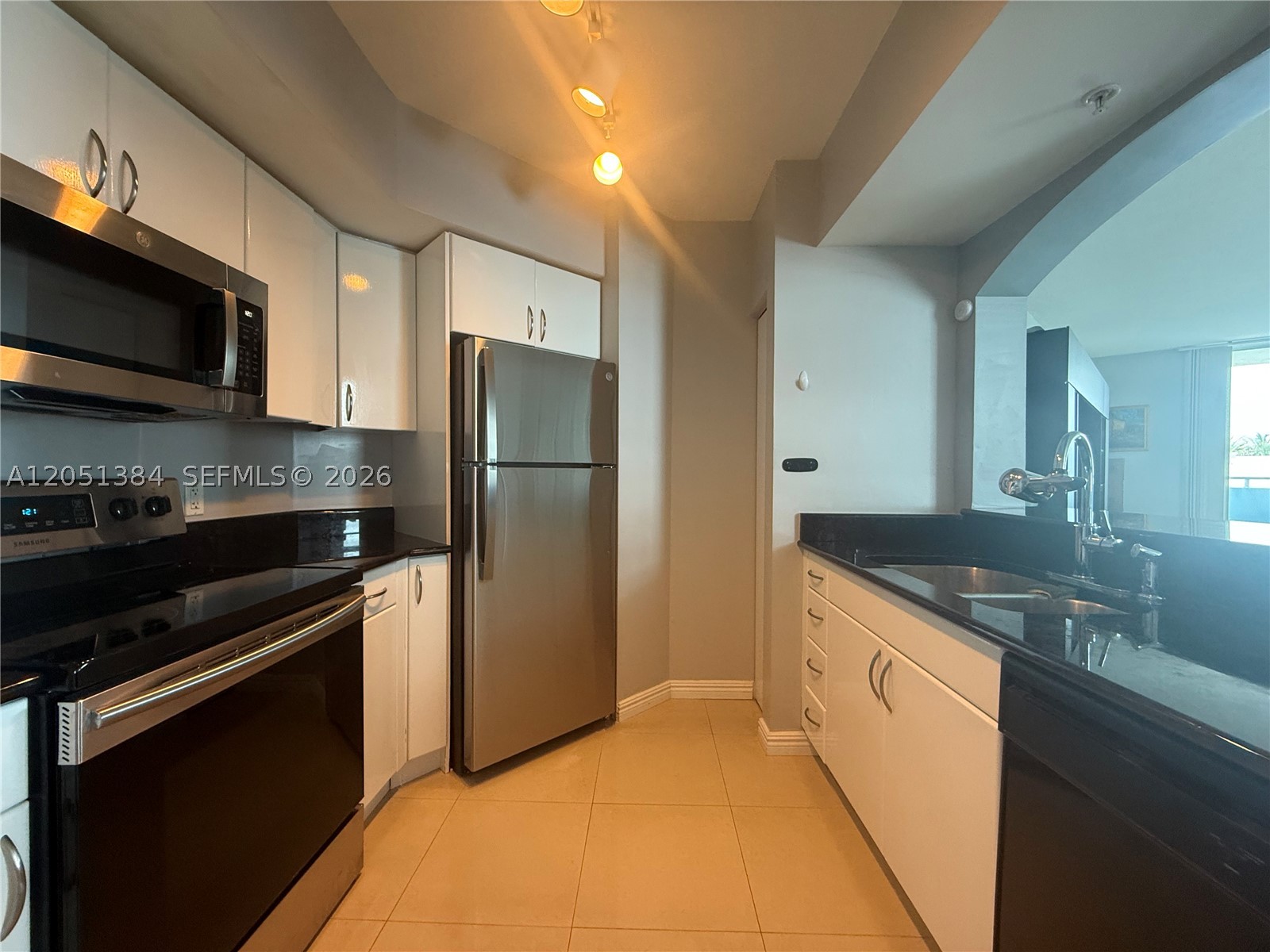 9201 Collins Ave 521 Property Photo 10