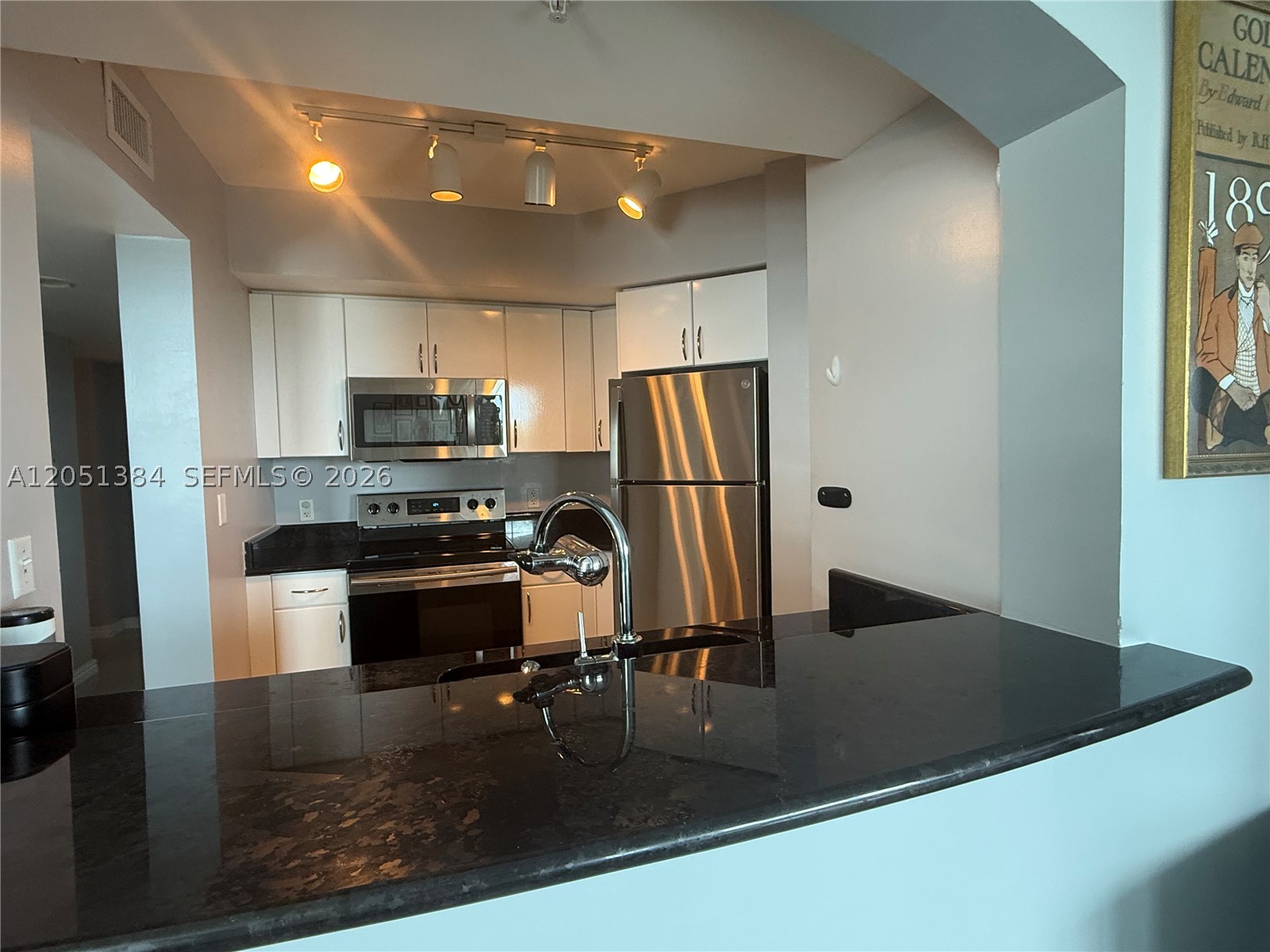 9201 Collins Ave 521 Property Photo 14
