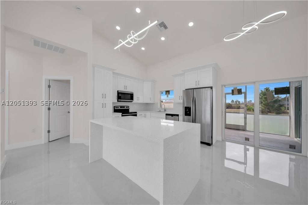 2909 63rd St W Property Photo 10