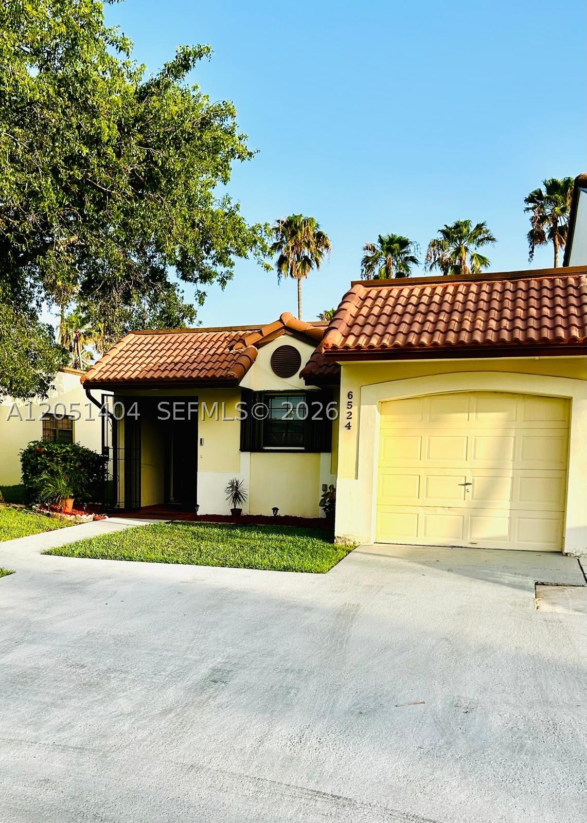 6524 NW 188th Ln Property Photo 1