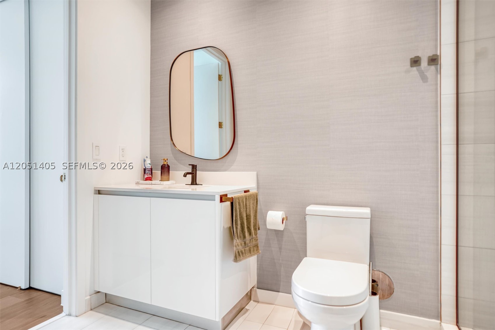 2655 S Bayshore Dr 1805 Property Photo 14