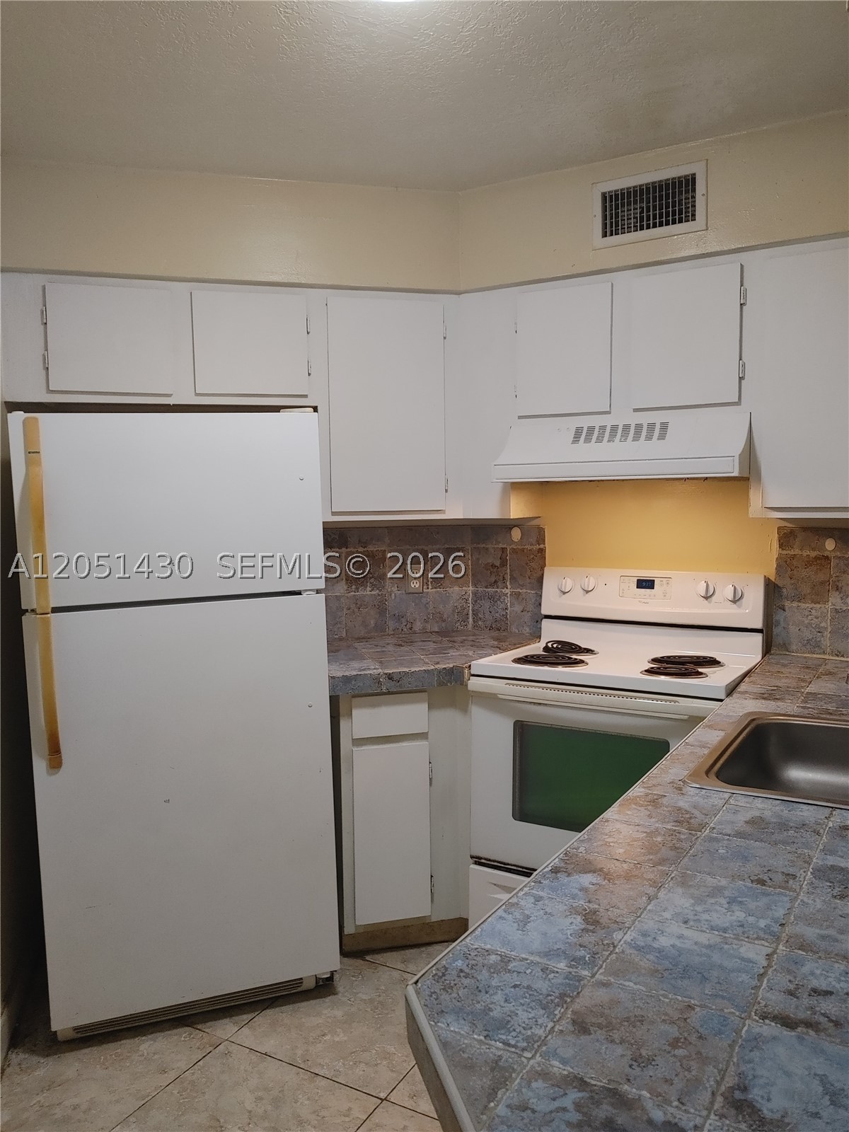 212 Lake Pointe Dr 112 Property Photo 3
