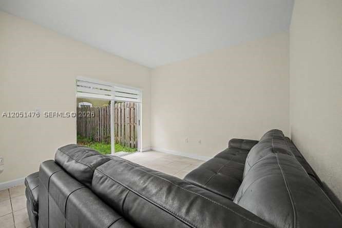 1020 Se 26th Ter Property Photo 10