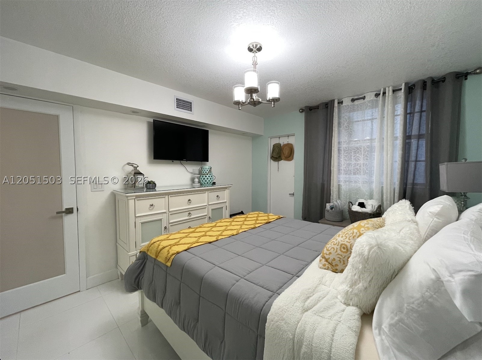335 Collins Ave 203 Property Photo 5