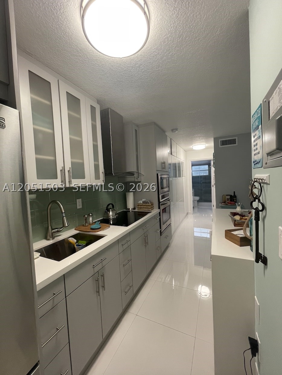 335 Collins Ave 203 Property Photo 7