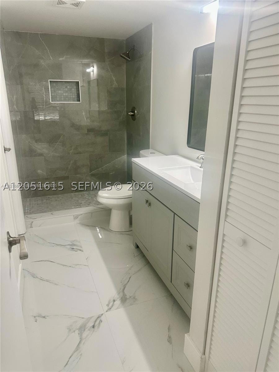 4166 Inverrary Dr 210 Property Photo 2