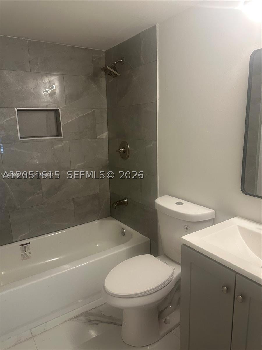 4166 Inverrary Dr 210 Property Photo 7