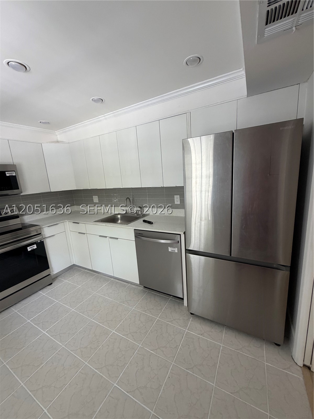 4007 N Cypress Dr 203 Property Photo 1