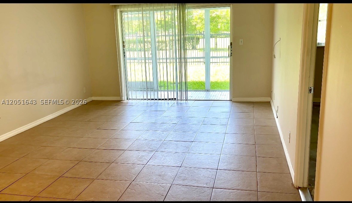 950 Hillcrest Dr 102 Property Photo 3