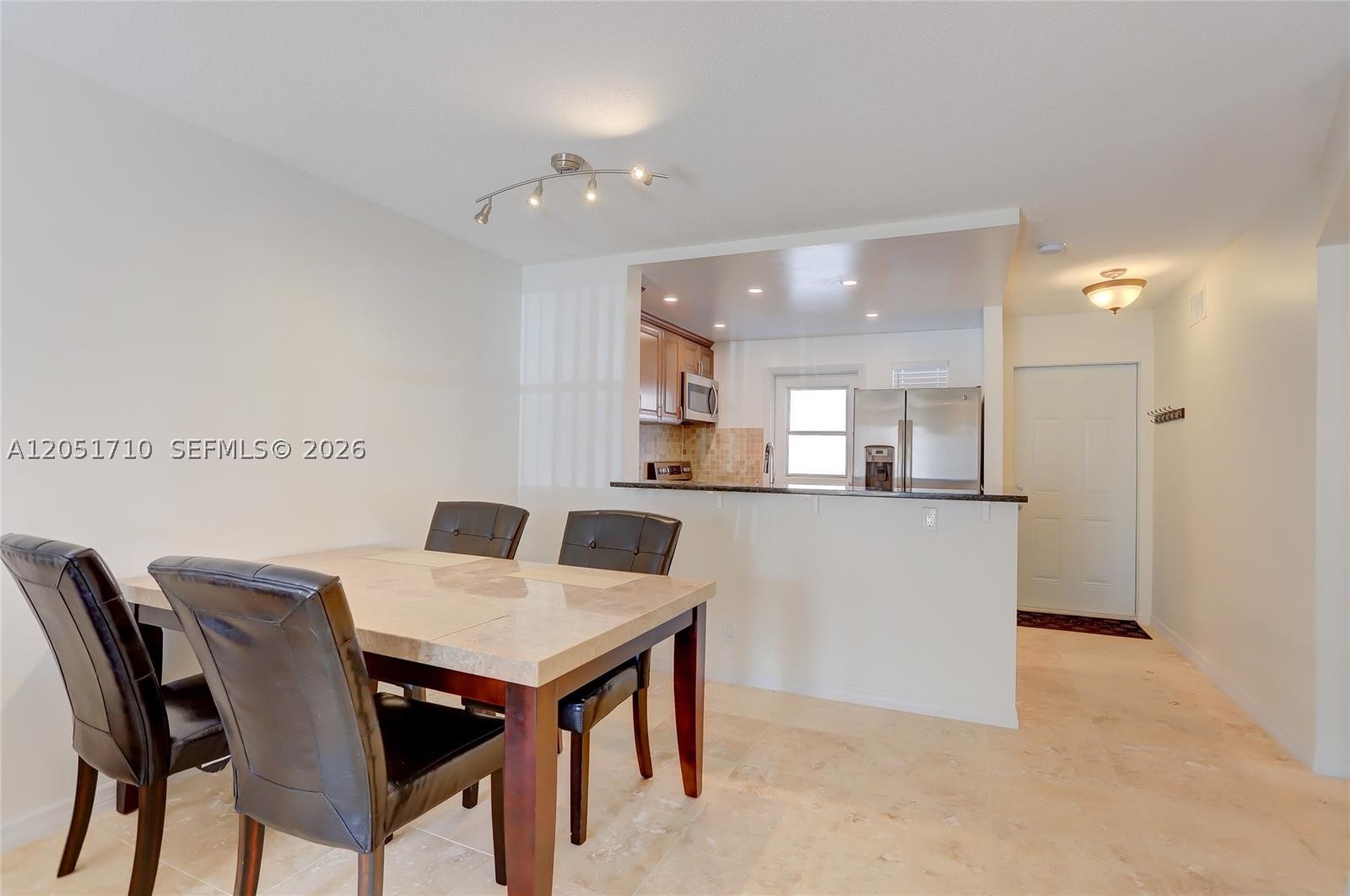 2212 Ne 1st Way 101 Property Photo 2