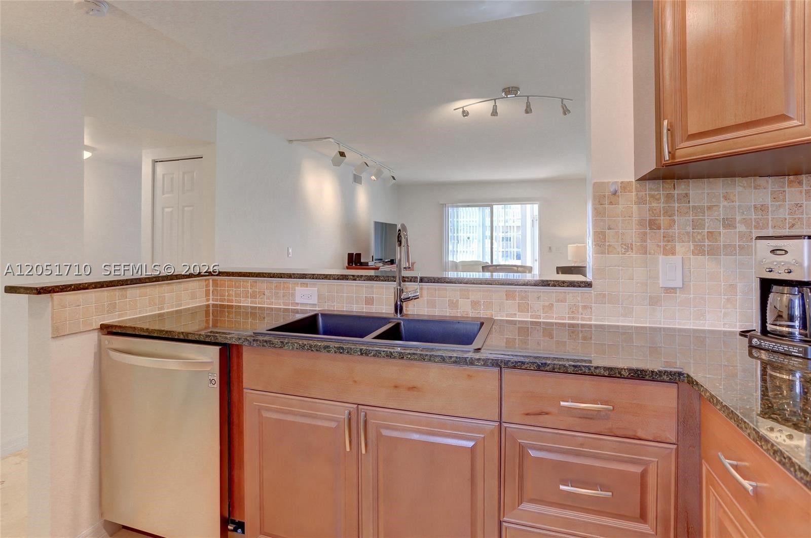 2212 Ne 1st Way 101 Property Photo 10