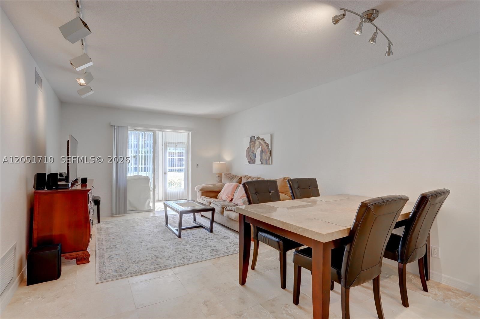 2212 Ne 1st Way 101 Property Photo 17