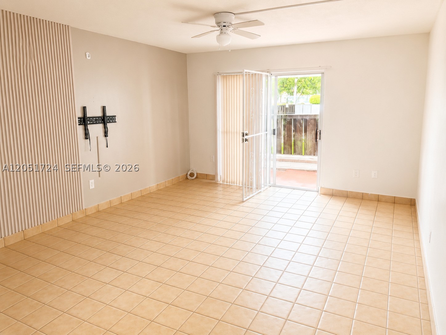 A12051724 Property Photo 1