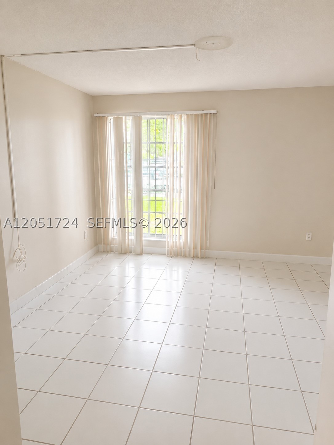 A12051724 Property Photo 2