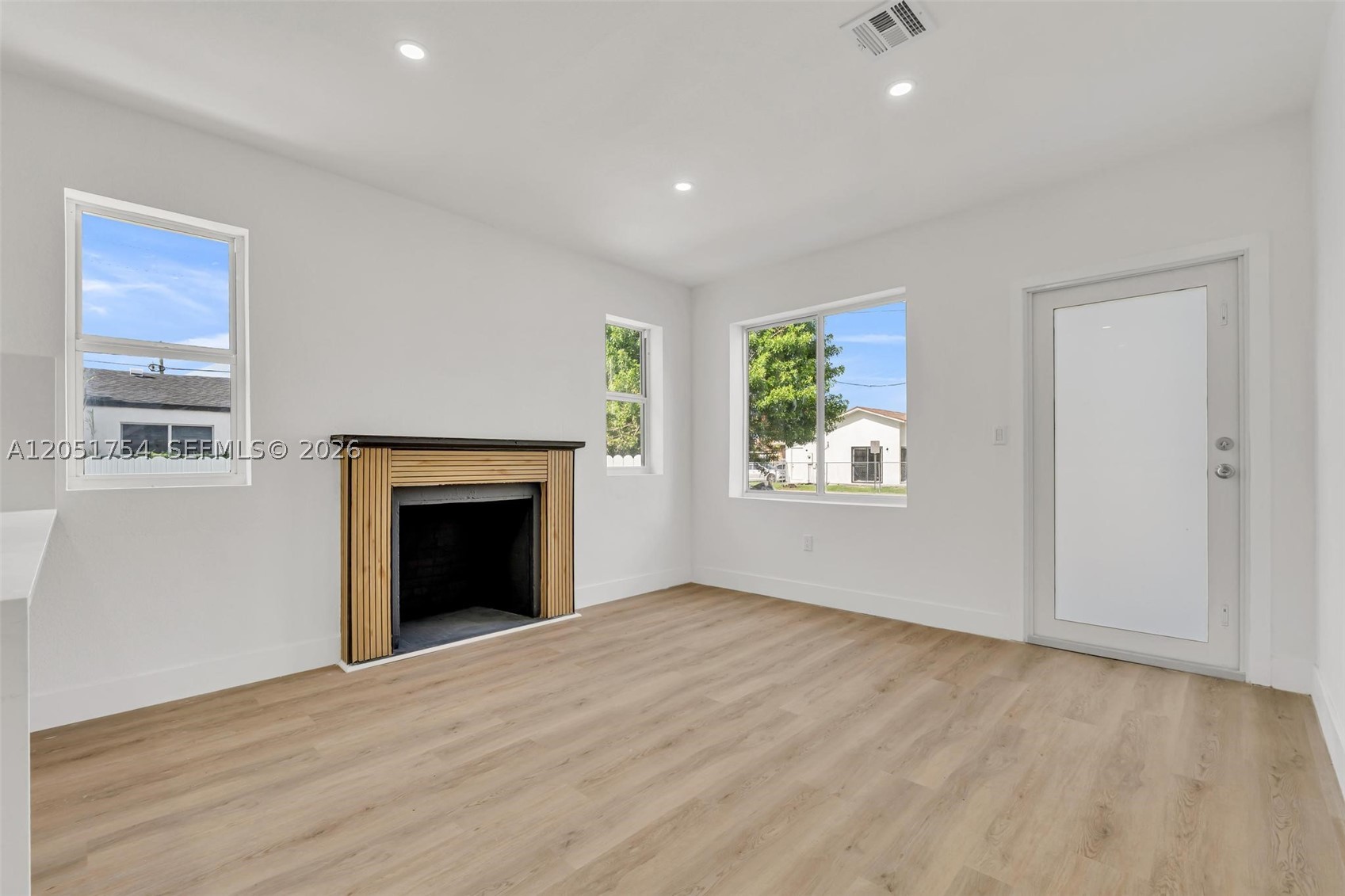 5364 Nw 29th Ave Property Photo 6