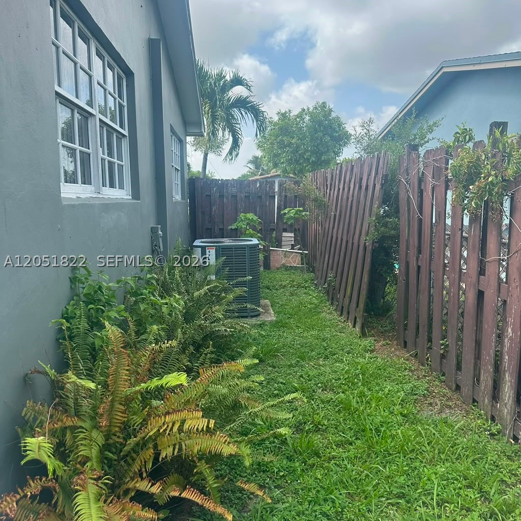 930 Nw 180th Ter Property Photo 8