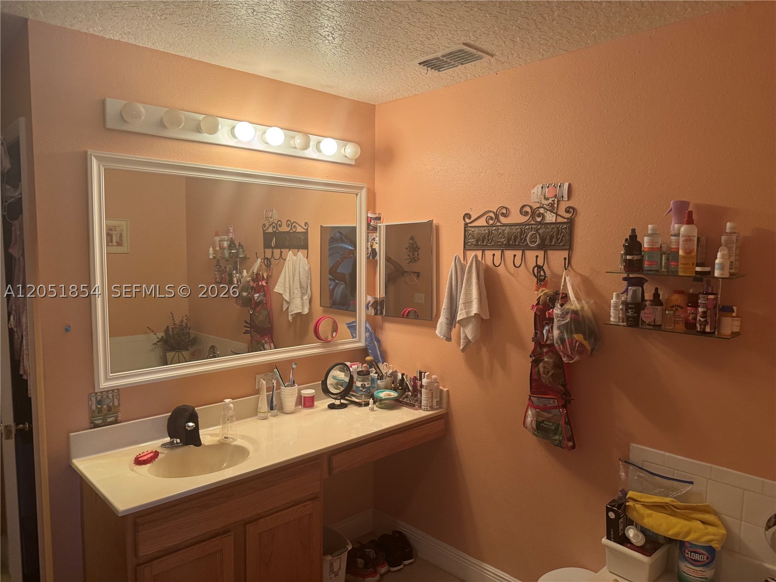 402 Se Crosspoint Dr Property Photo 12