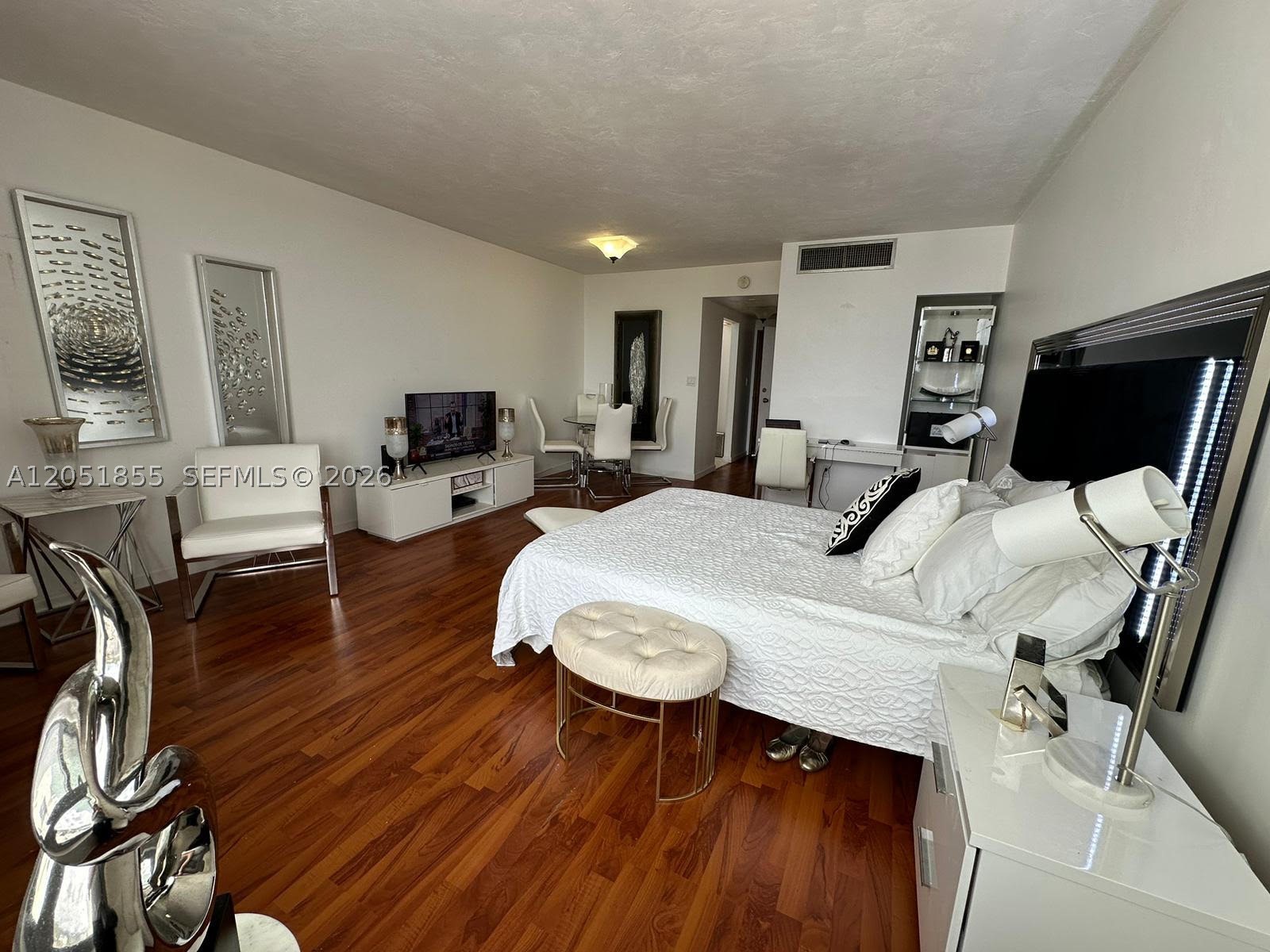 2899 Collins Ave 1734 Property Photo 9