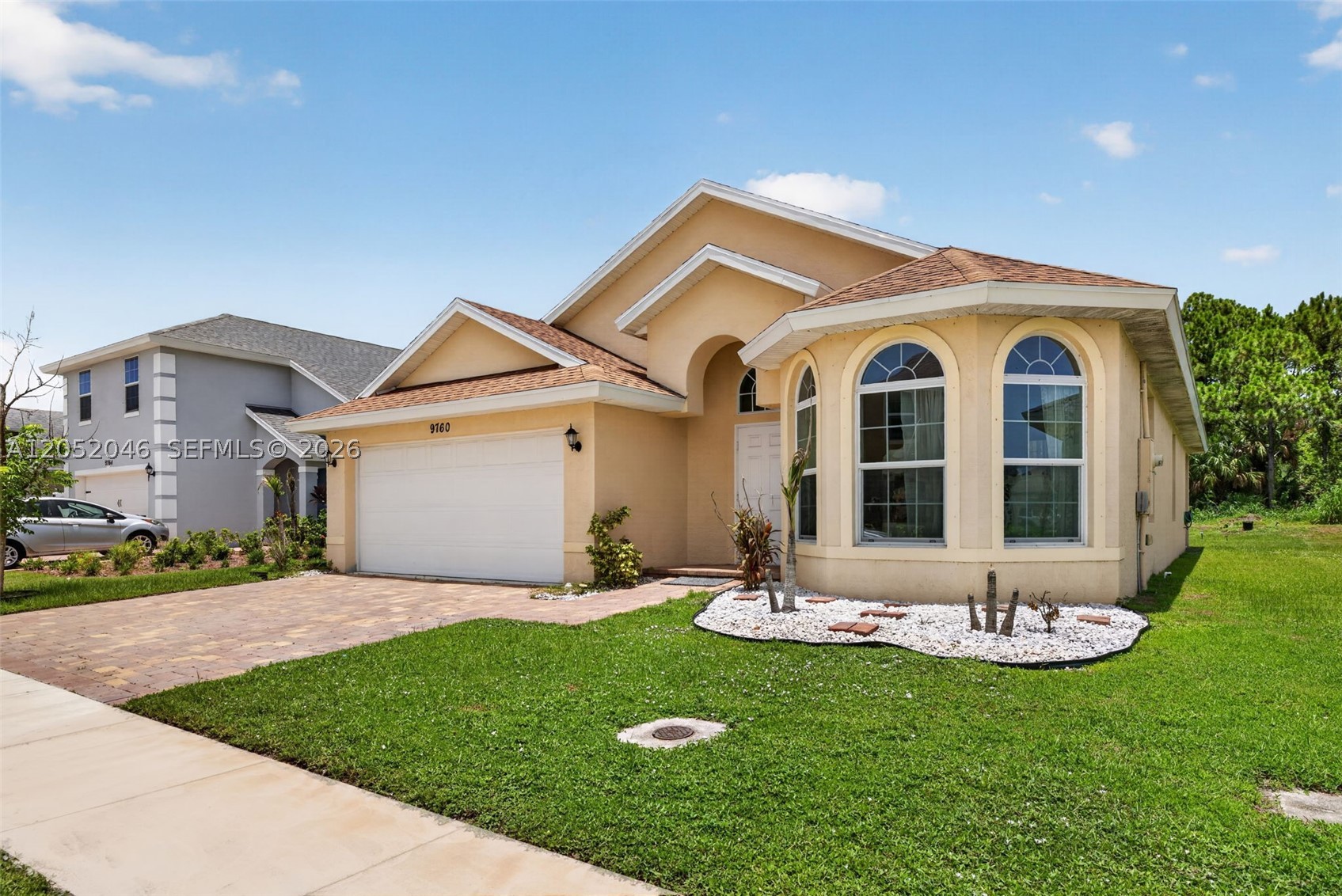 9760 Palm Breezes Dr Property Photo 3