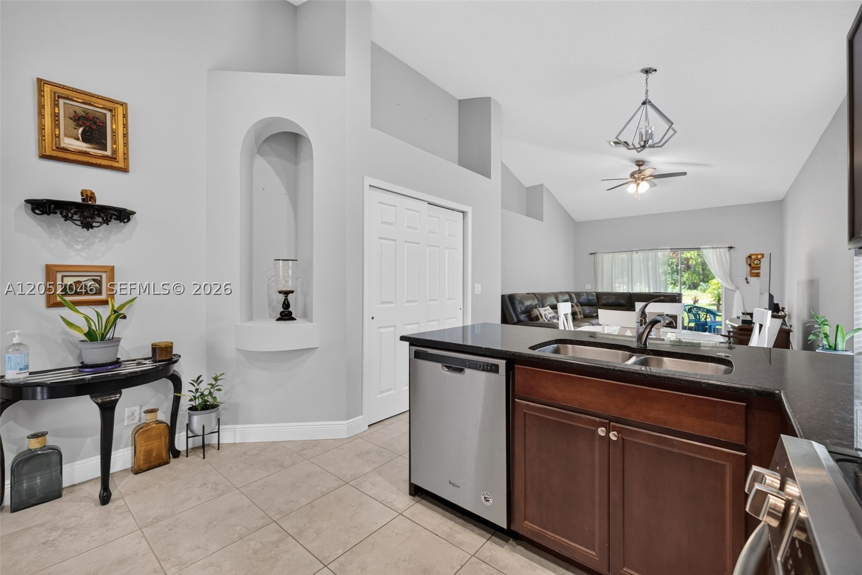 9760 Palm Breezes Dr Property Photo 13