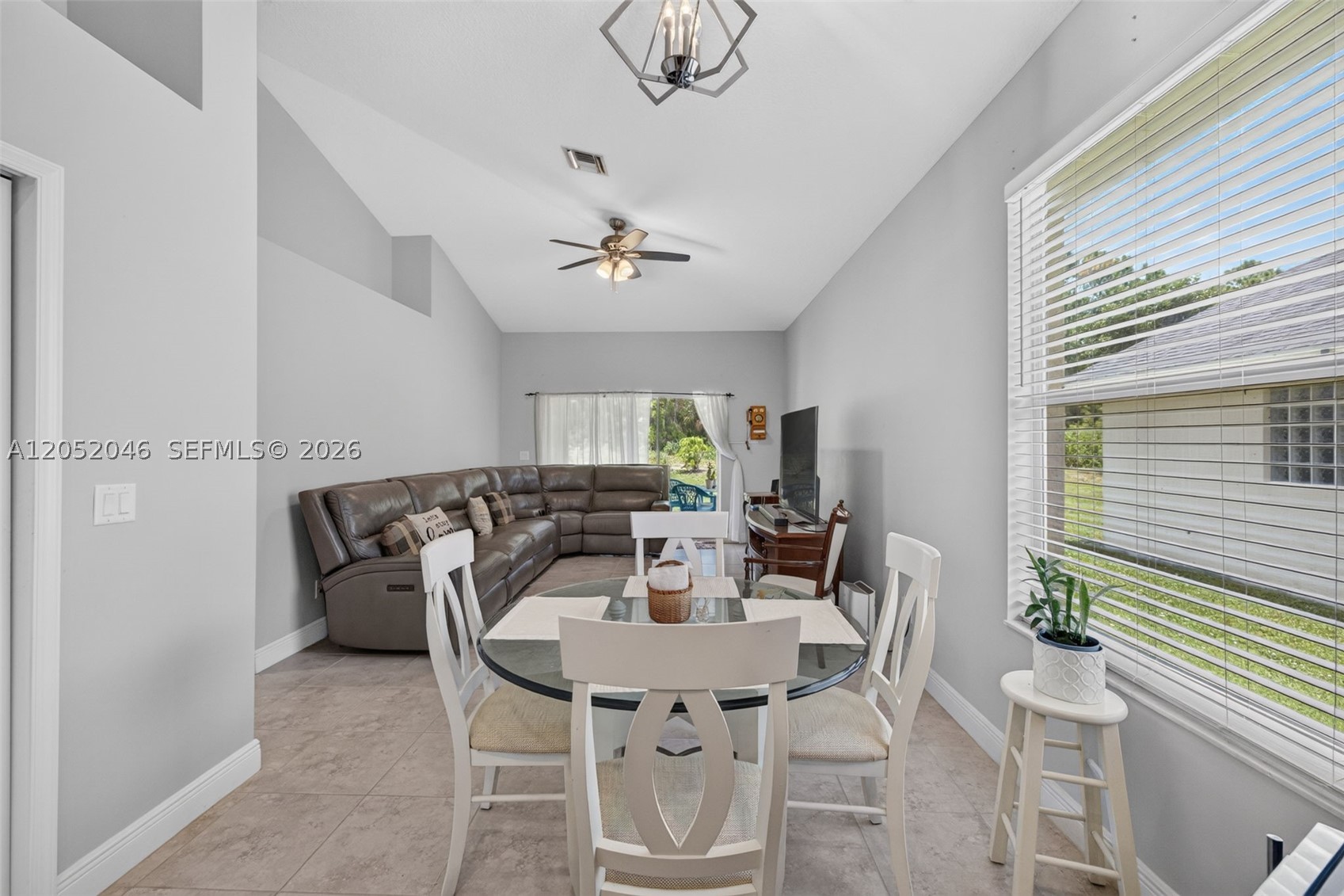 9760 Palm Breezes Dr Property Photo 14