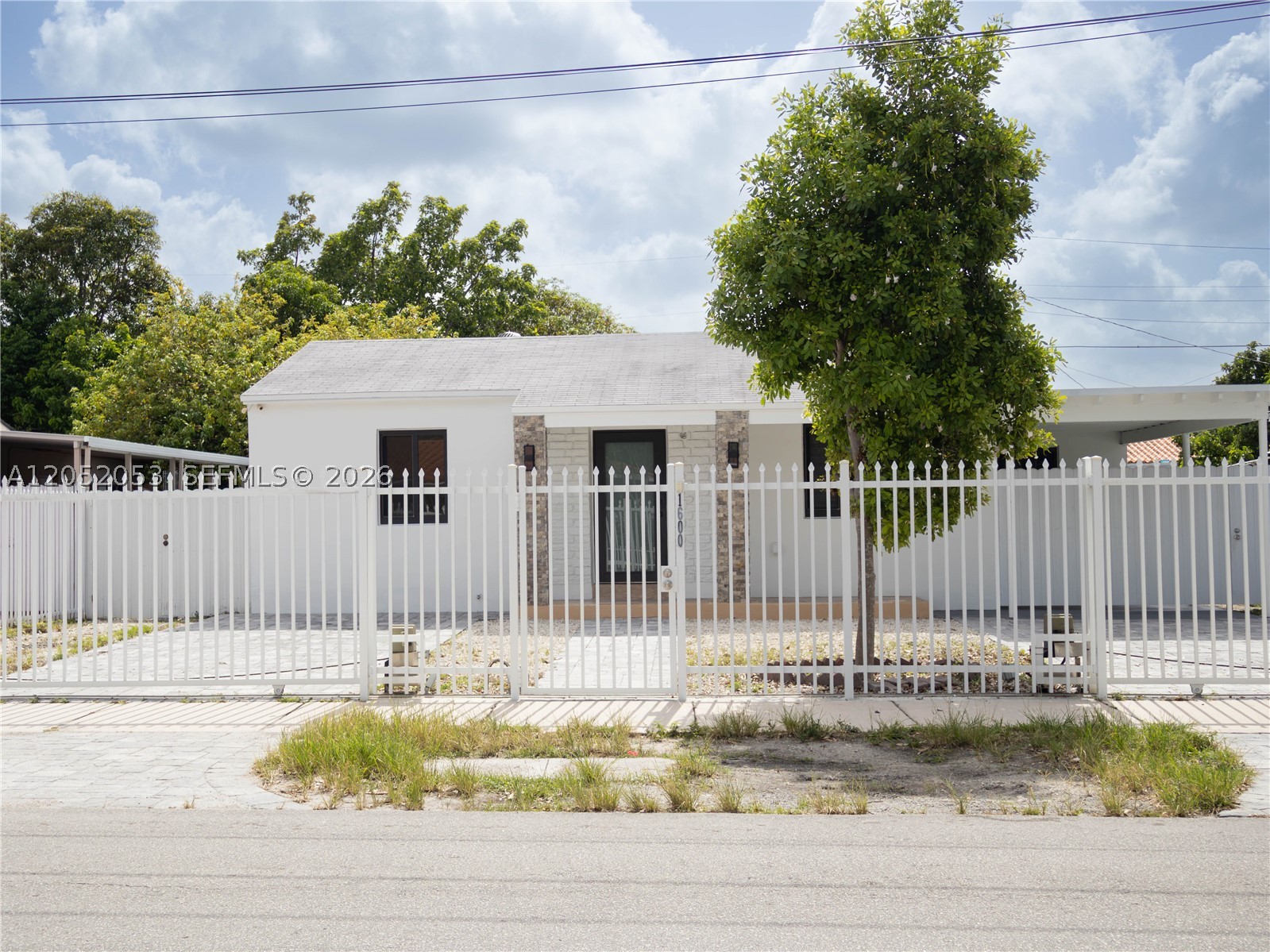 1600 Nw 29th Ave Property Photo 1
